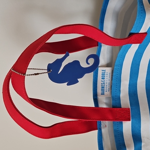 Beach Tote โค๏ธ๐ค๐ NWOT - Picture 3 of 6